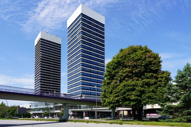 30 Anwälte für Steuerhinterziehung Hamburg: Kontakt und steuerrechtliche Tätigkeitsbereiche