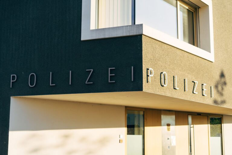 Selbstanzeige Steuer in Krefeld – Steuerrecht in Steuerrecht Anwalt in Krefeld: Kanzleien im Überblick
