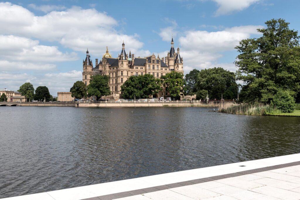 Adjuris Rechtsanwälte & Steuerberater in Schwerin 1 Adjuris Rechtsanwälte & Steuerberater in Schwerin