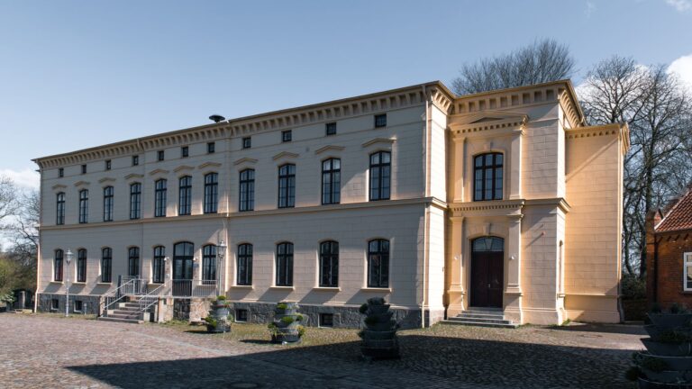 (Steuerrecht) in Schwerin, Mecklenburg finden – Steuerrecht in Anwalt für Steuerrecht in Schwerin: Kanzleien und Kontakt